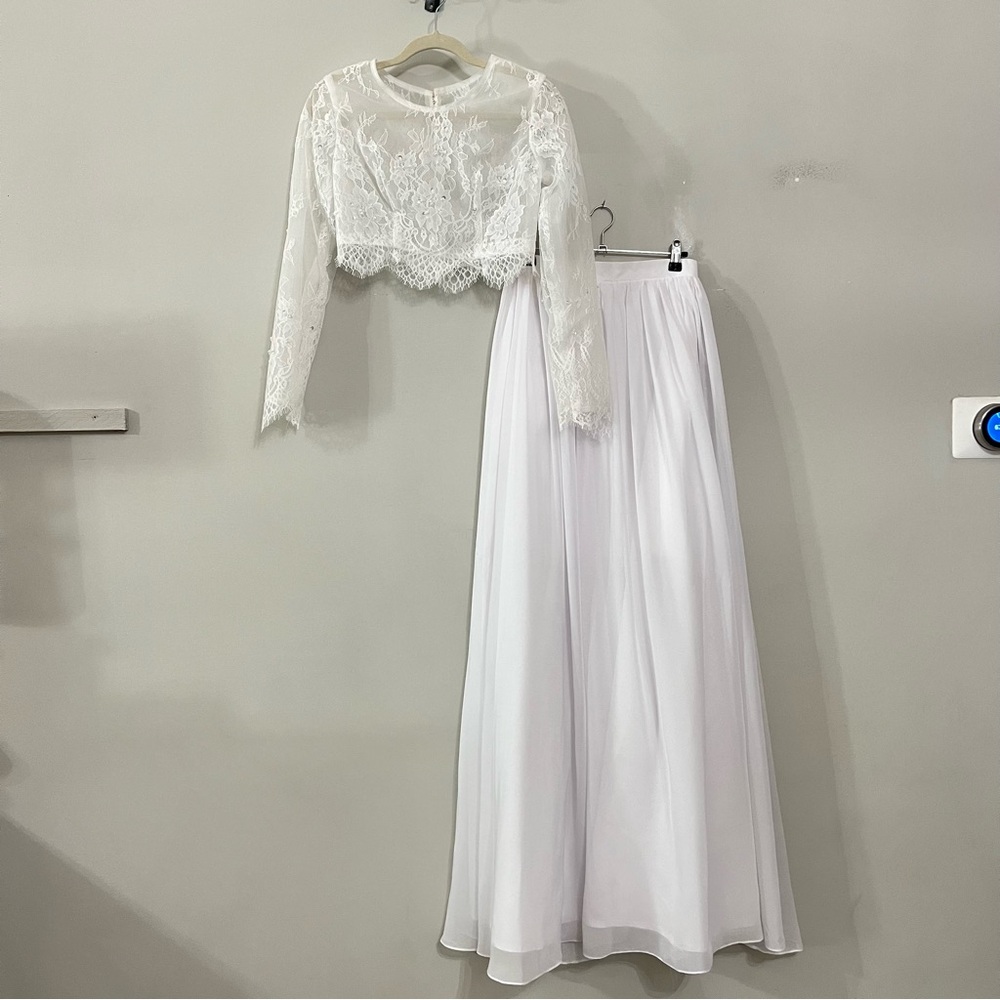 New with tags Bridess 2 piece long sleeve lace wedding dress size 4